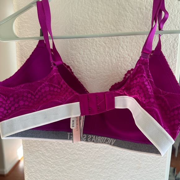 Magenta NWT Victorias Secret Bra - Picture 2 of 3